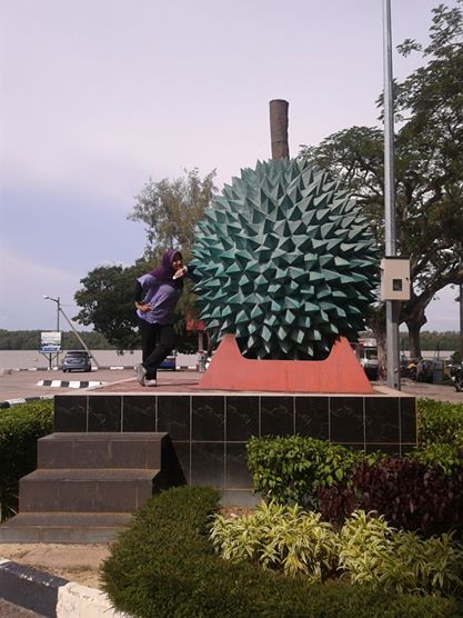 patung duren di malaysia